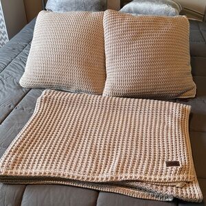 UGG Luna Knit Waffle Throw Blanket and Pillow Set - Gray